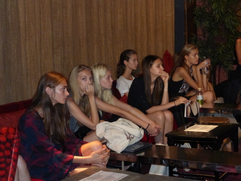 Model Beauties Waiting to See Andrew Weir