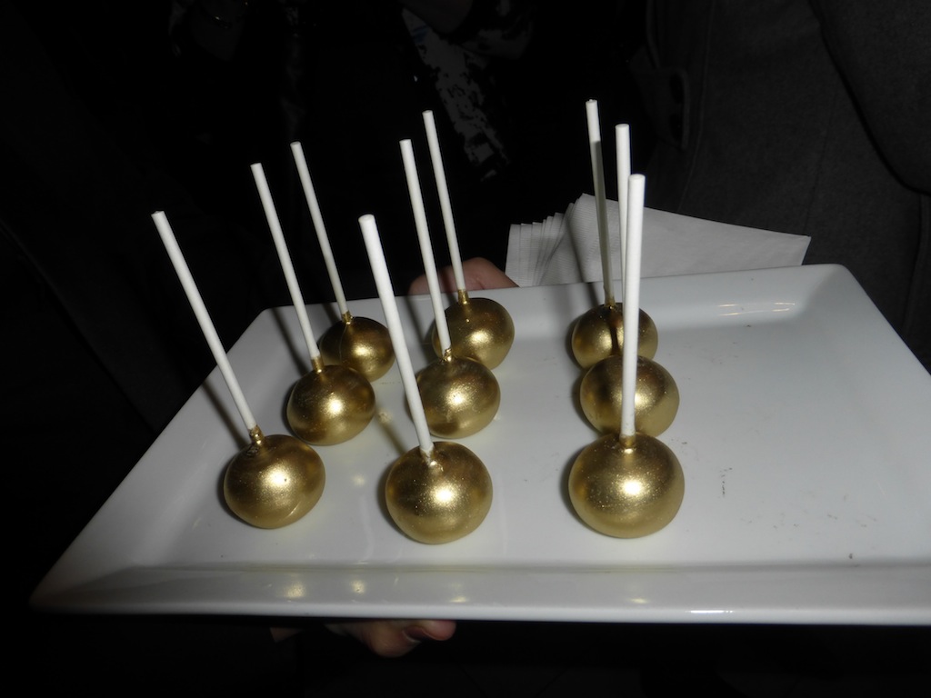 Trendy Cake Pops at the Bridal Couture Preview party