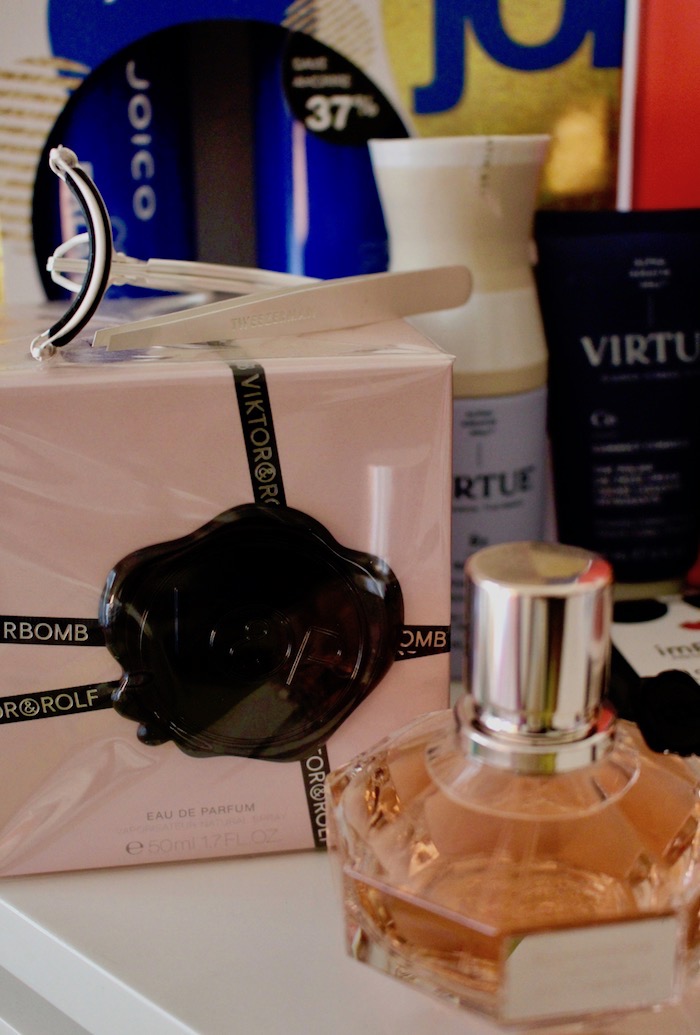 Victor and Rolf Flower Bomb Perfum is Sweet and perfect for turning the charm on