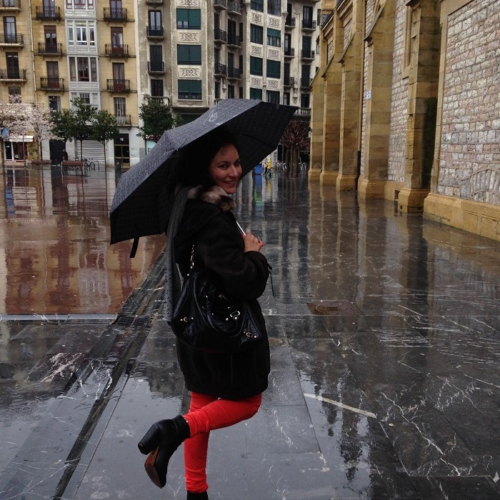 San Sebastian street style in the rain